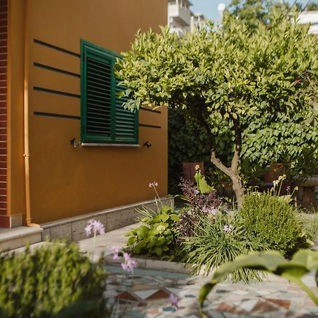 Rare Durres Apartment With Private Parking & Garden Exterior foto
