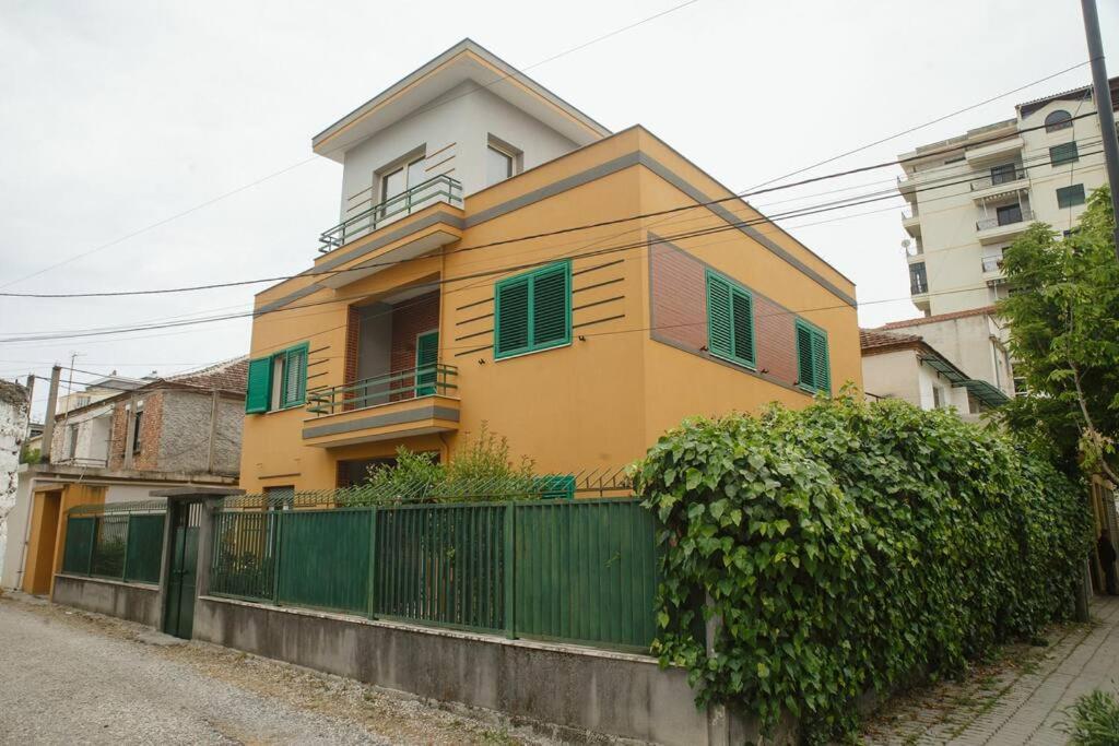 Rare Durres Apartment With Private Parking & Garden Exterior foto