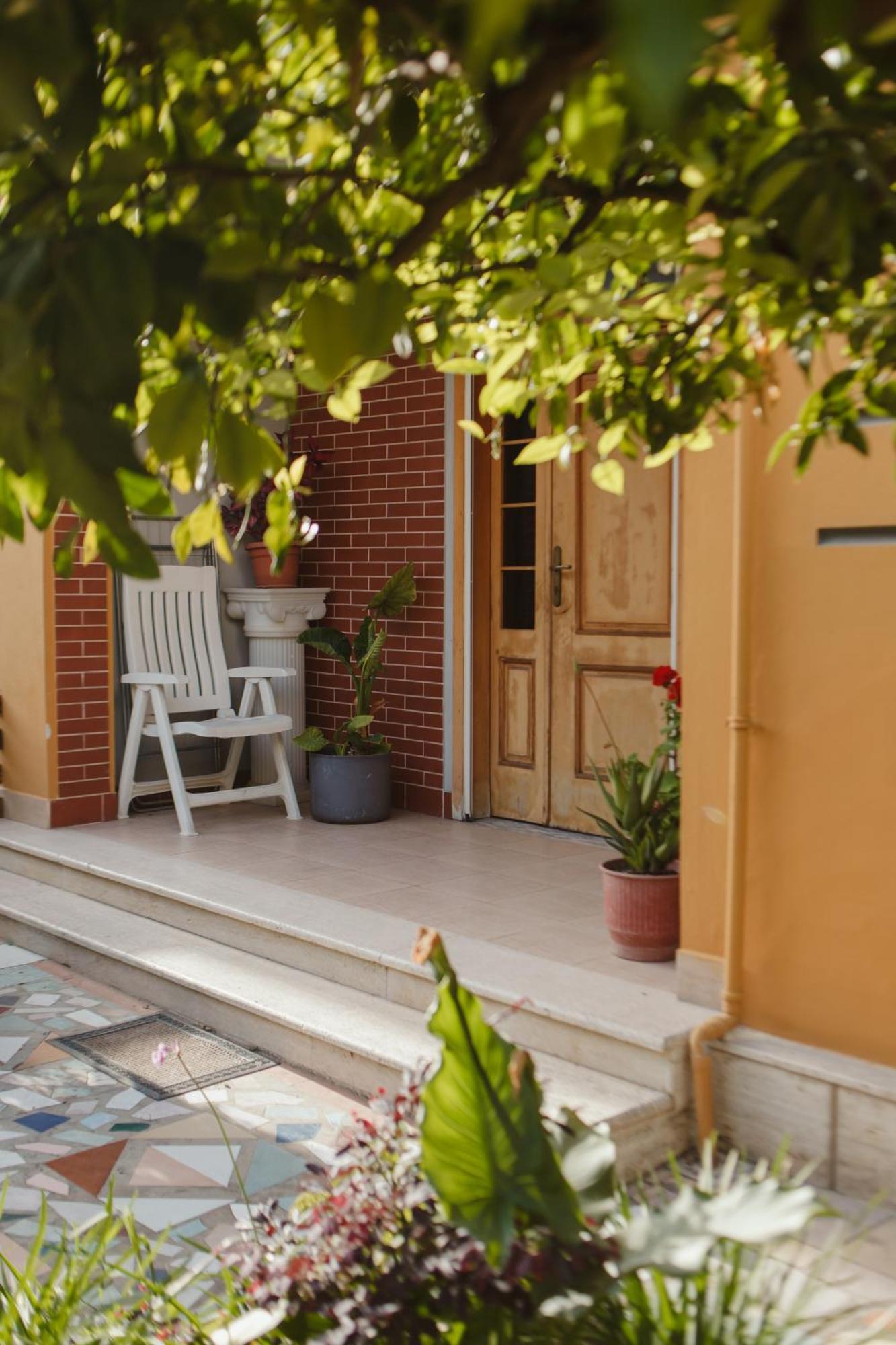 Rare Durres Apartment With Private Parking & Garden Exterior foto